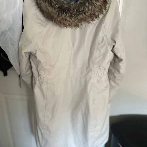 Womenswear Arctic North face parka off white with brownish faux fur trim. Size L - Picture 2 of 3